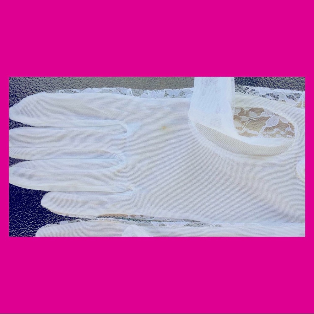 Vintage MOD 60s 70s Ladies Glamorous White Sheer Chantilly Lace Nylon Gloves NIP - Picture 6 of 6